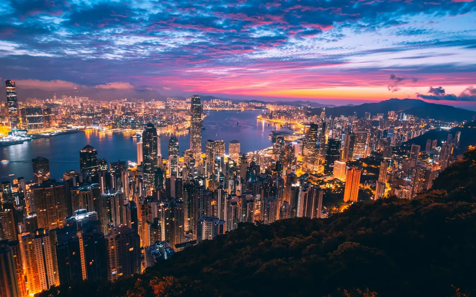 黃昏時分的香港維多利亞港及市區景色